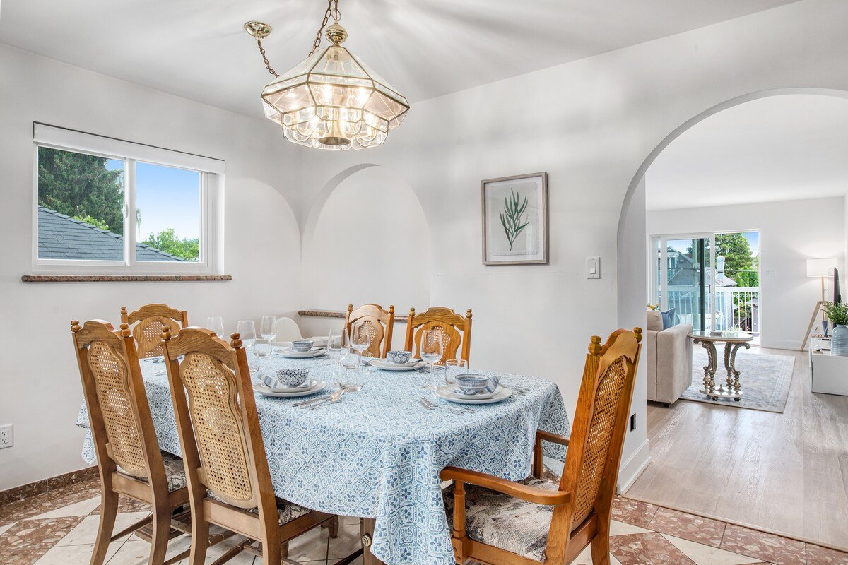 *Pacific Villa* Family-Run 3 Bedroom & 3 Bathroom gallery image 4