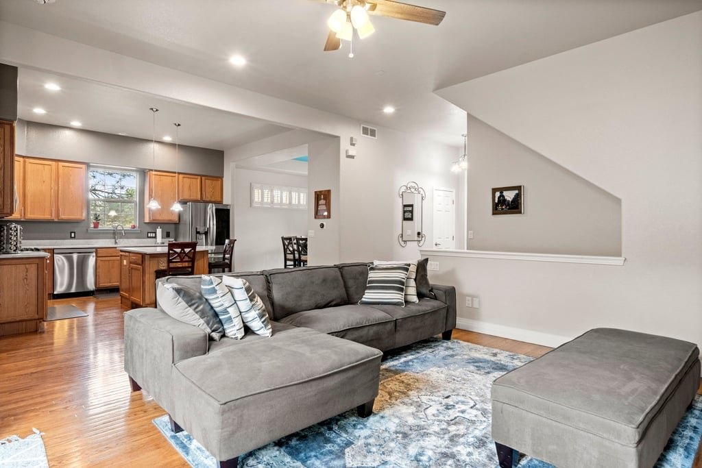 The Lux in upscale neighborhood gallery image 4