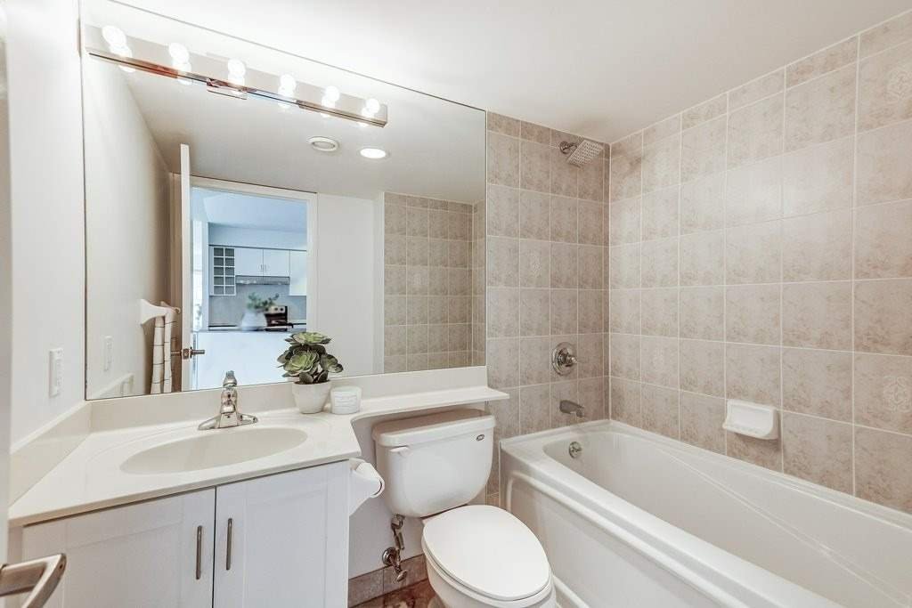 Luxury 3 BED 3 BATH Apartment on the 41st floor gallery image 5