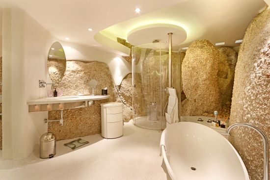 Photo 5 of Eagles Rock Villa accommodation in Bantry Bay, Cape Town with 6 bedrooms and 6 bathrooms