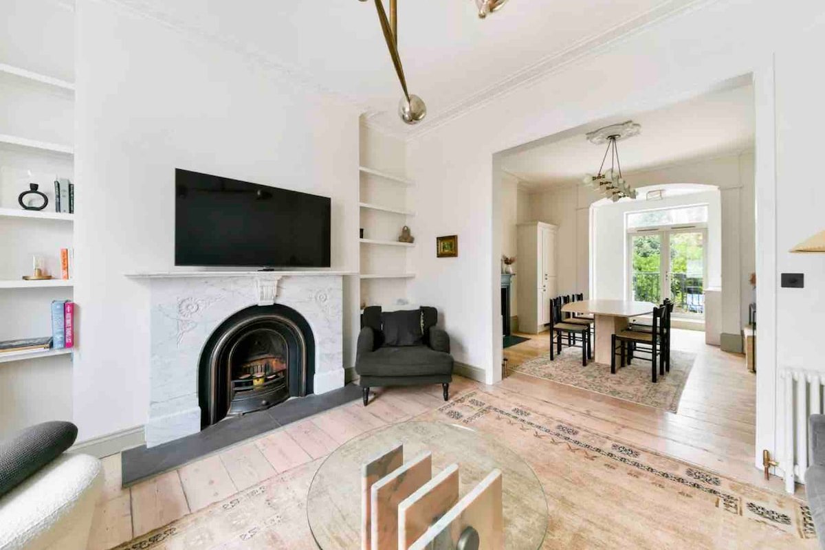 Stunning London Home, IDEAL location gallery image 2