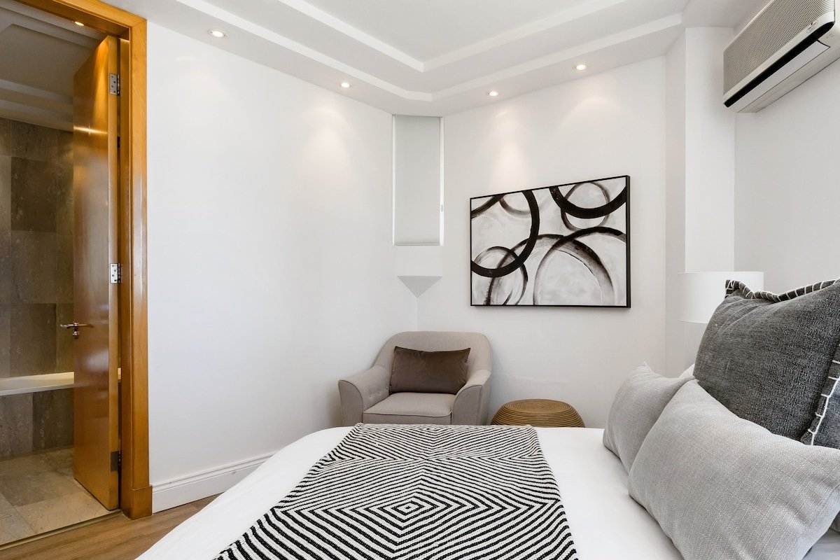 Hillside Minimalist Architecture Villa with Pool gallery image 5