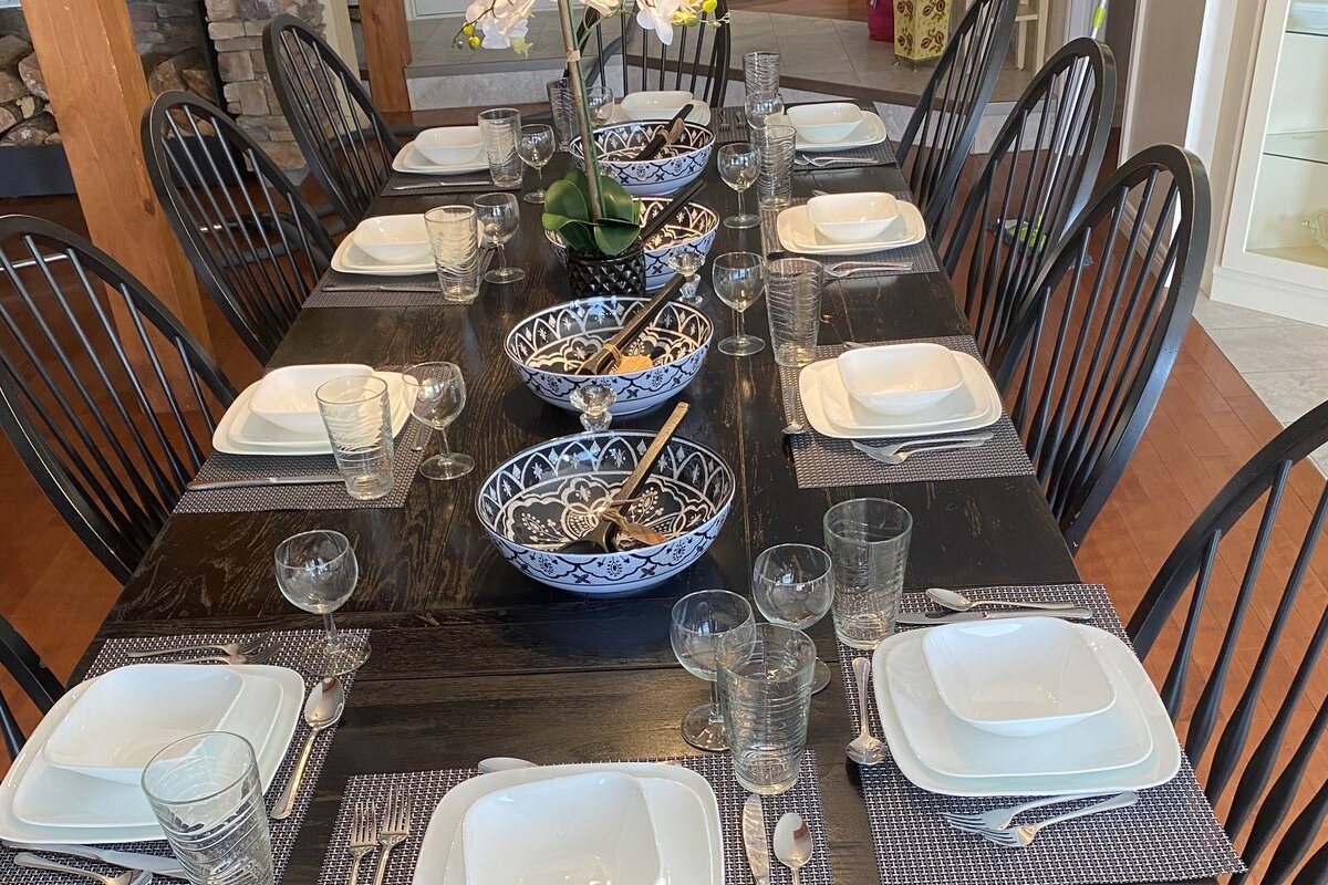 Fredericton Gatherings 4 Bedrm sleeps 8 3000 SqFt gallery image 4