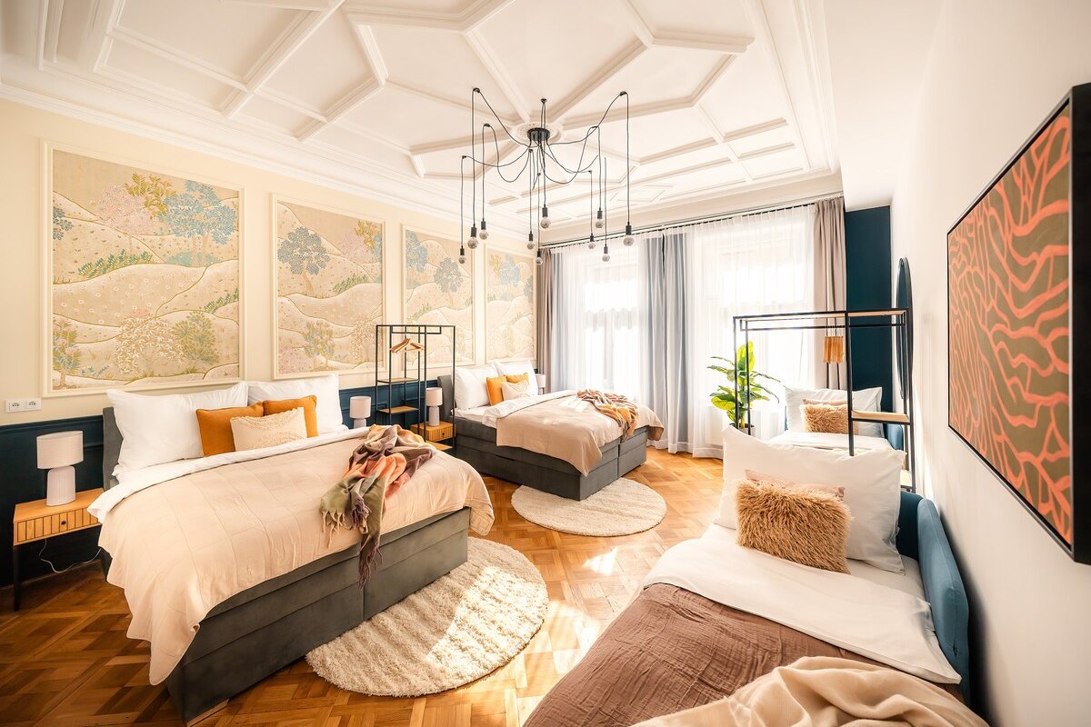 4BR+4.5Bath Central Art Deco Retreat gallery image 5