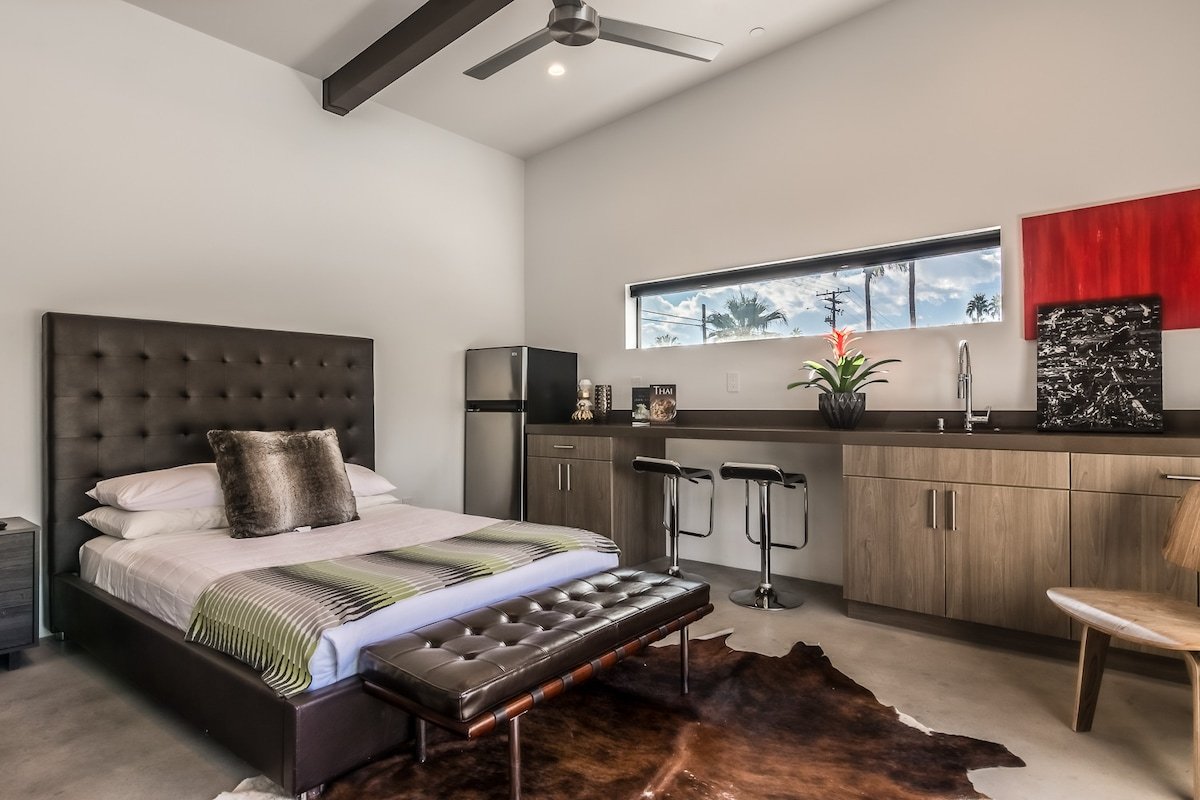 Palms at Park Villa • Pool, Spa & 5 En Suites gallery image 5