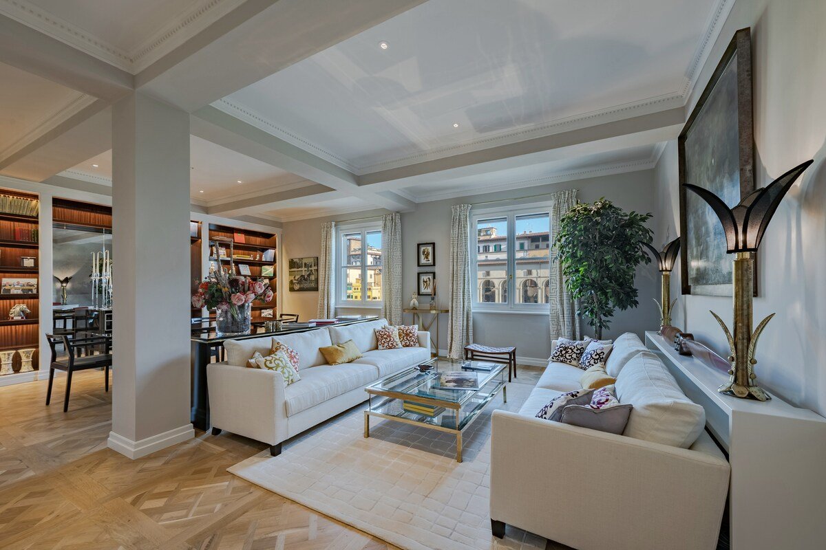 Unicko: 2-bed with premier views on Ponte Vecchio gallery image 4