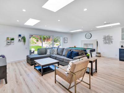 Luxury new remodeled Calabasas 4bd home