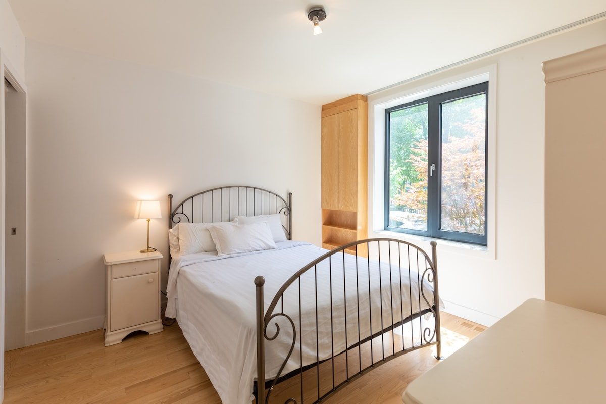 Superb 2 suite house 1 office – Plateau Mont-Royal gallery image 5