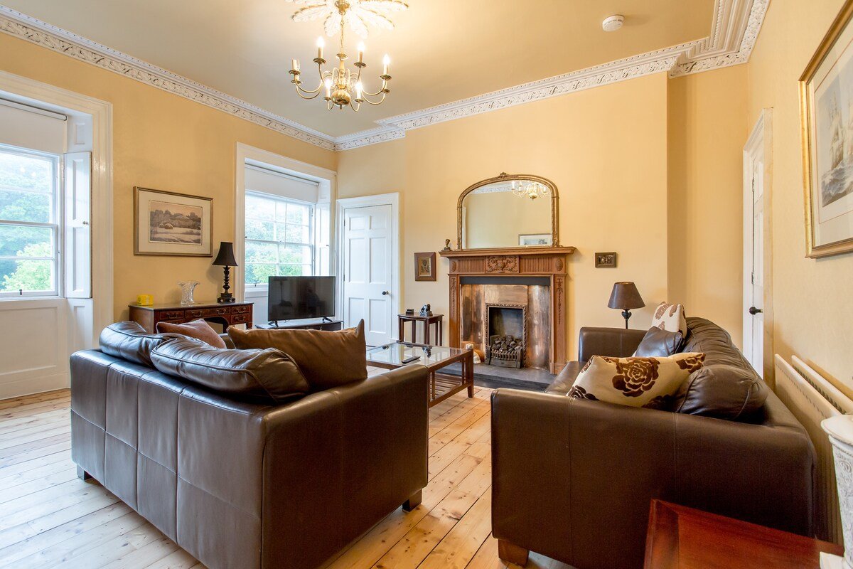 4 Bedroom City Centre Penthouse Sleeps 8 gallery image 3