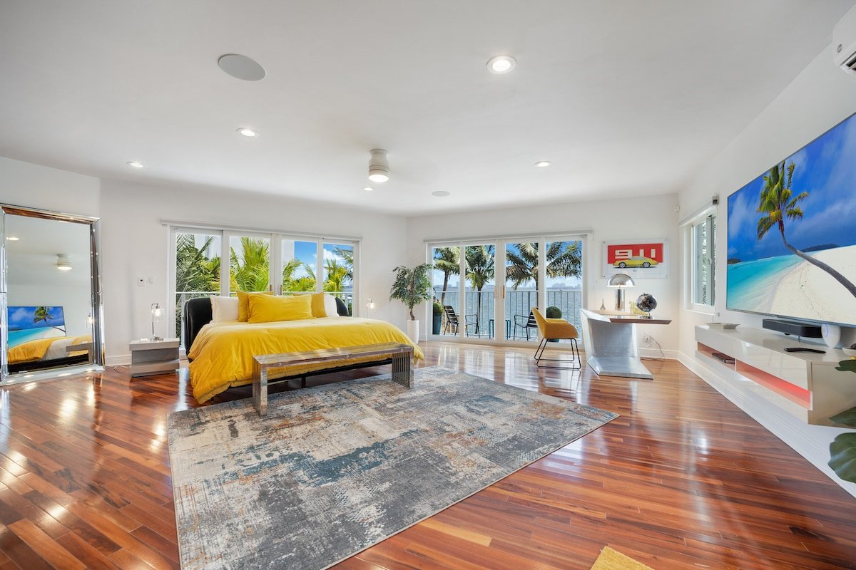 Bayfront Villa Heated Pool Amazing Views and Beach gallery image 2