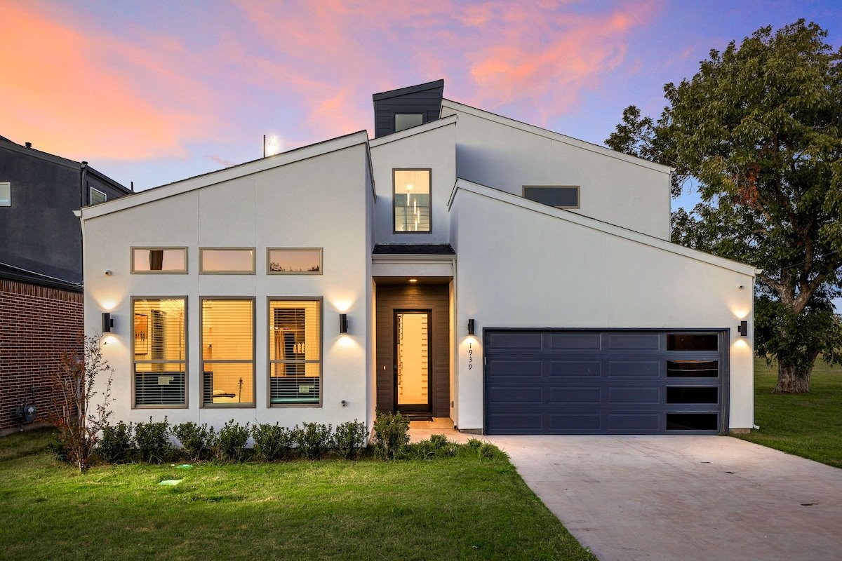 Modern 5 BR New Home w/ Rooftop & Full Yard! gallery image 2