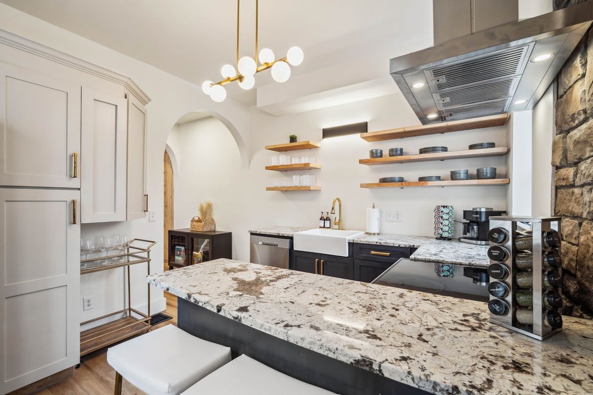 Mediterranean Style Home Close to OSU, EXPO, DWNTN gallery image 3