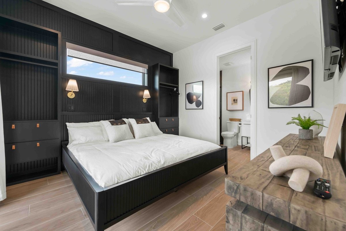 Luxury home with Golf Cart, Bikes, Pool and Spa! gallery image 4