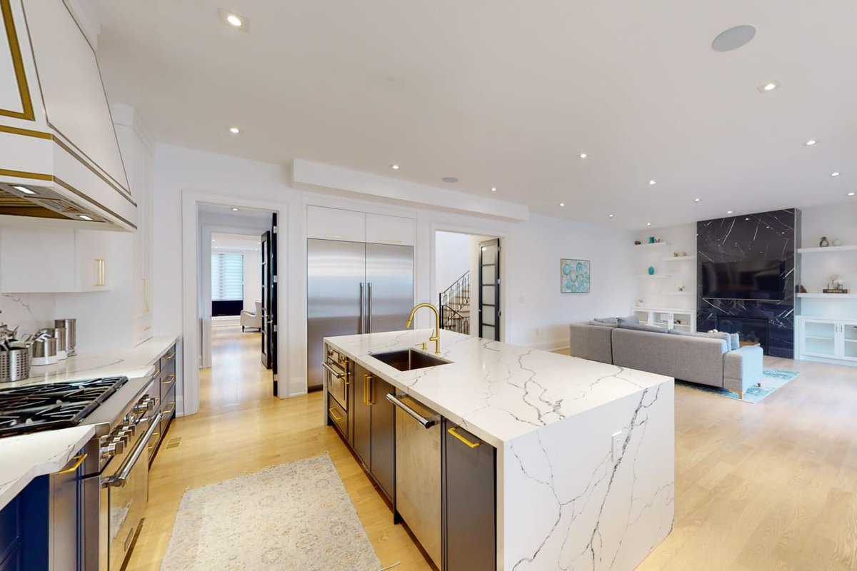 Executive Home in Toronto [4 bedrooms4 Bath]