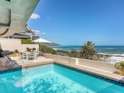 Bakoven Sunsets – Luxury Apt with sea views & pool