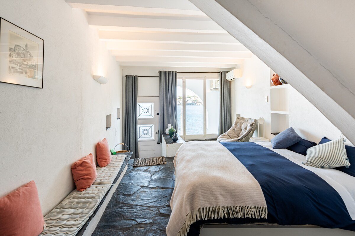 Heidi – Seafront Central Cadaqués by the Beach gallery image 5