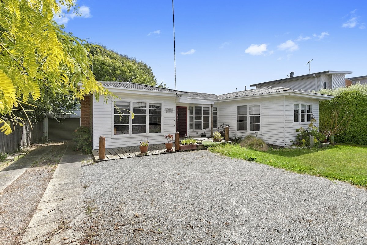 Ultimate Beach Retreat (No Schoolies Accepted) gallery image 4