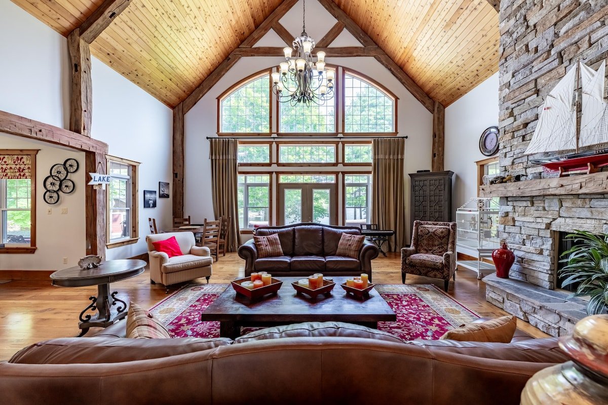 Muskoka Family Compound gallery image 3