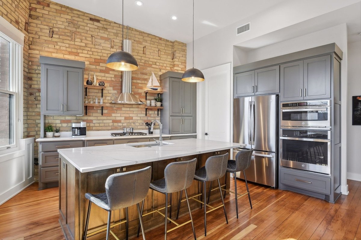 The Banker’s Suite on 2nd St by Hotel Excelsior gallery image 3