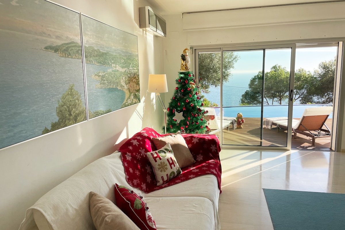 Pool, underfloor heating, jacuzzi and fireplace gallery image 3