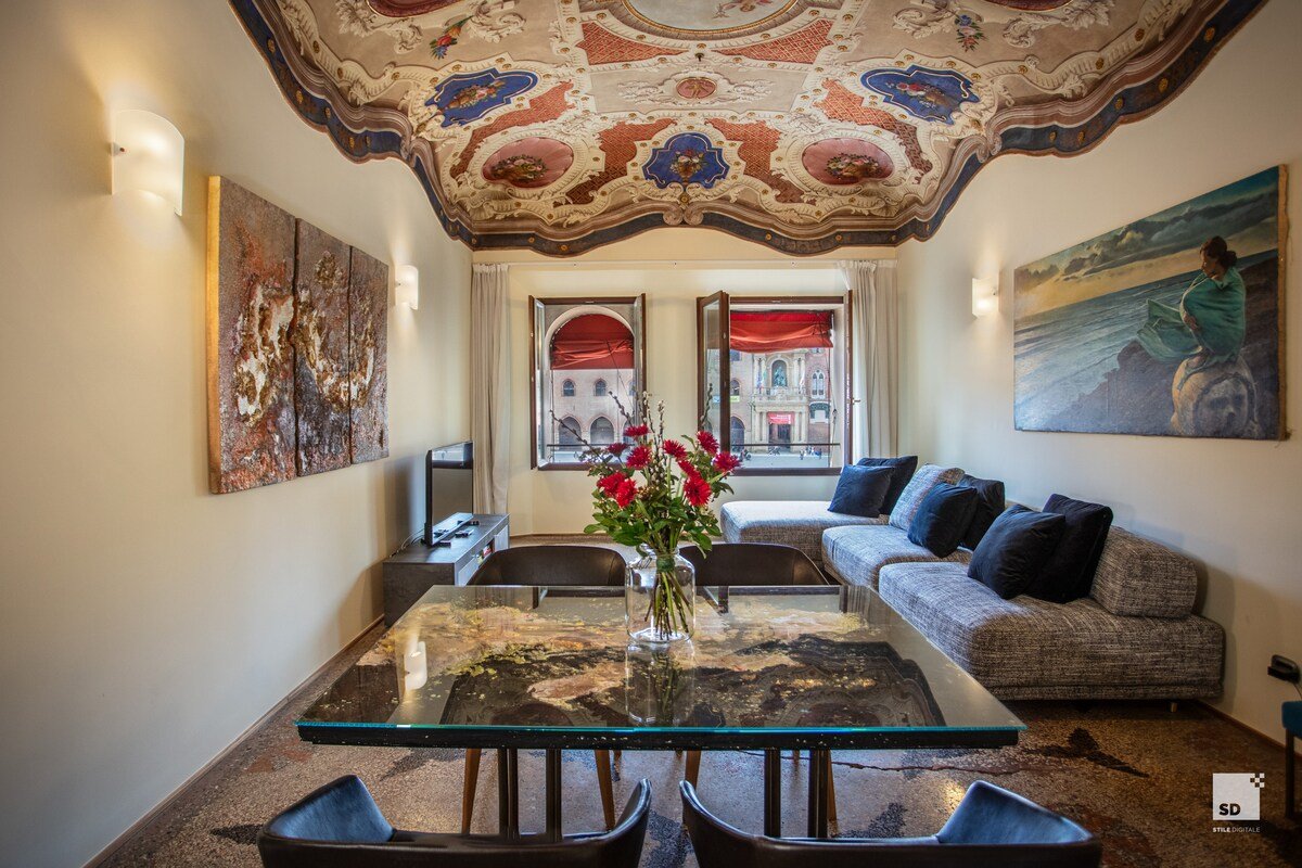 Urbanicooh Paracelso – Piazza Maggiore View gallery image 3