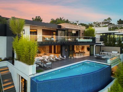Hollywood Hills Luxe Retreat with Designer Style