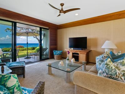 Oceanfront Breezy Corner Condo w/ Air Conditioning