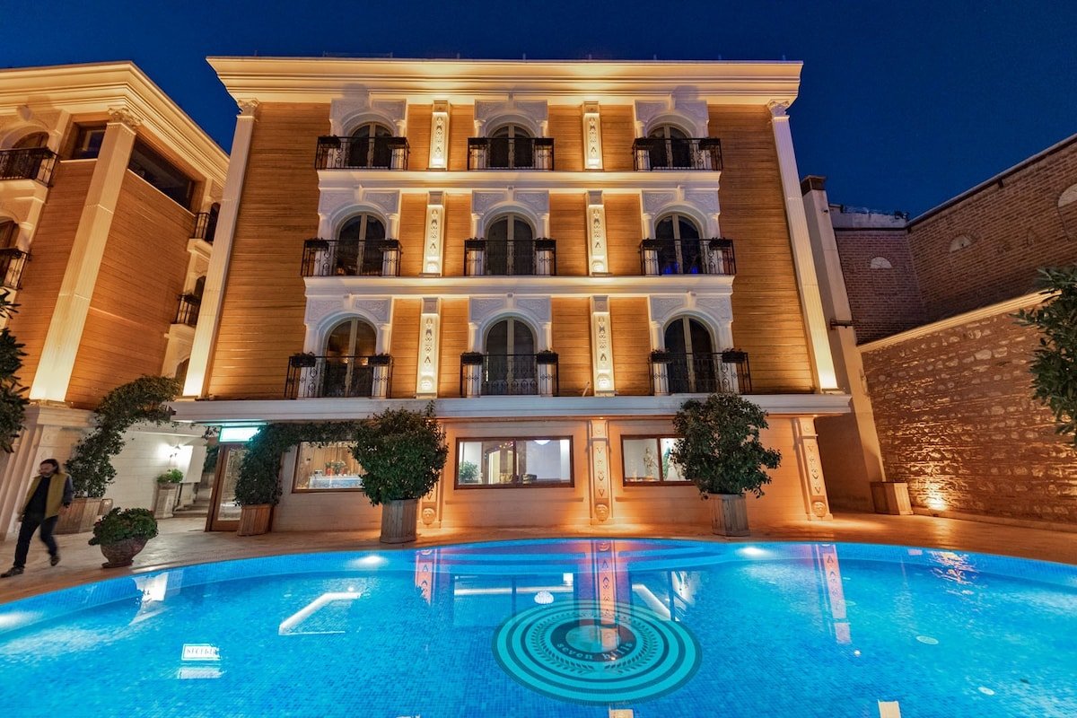 Seven Hills Palace & Spa Deluxe Family Room gallery image 3