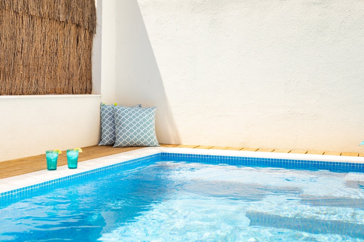 Ambassador Relaxing Pool in Belém gallery image 2