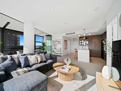 Bright & Airy 2BR with Prime City Address