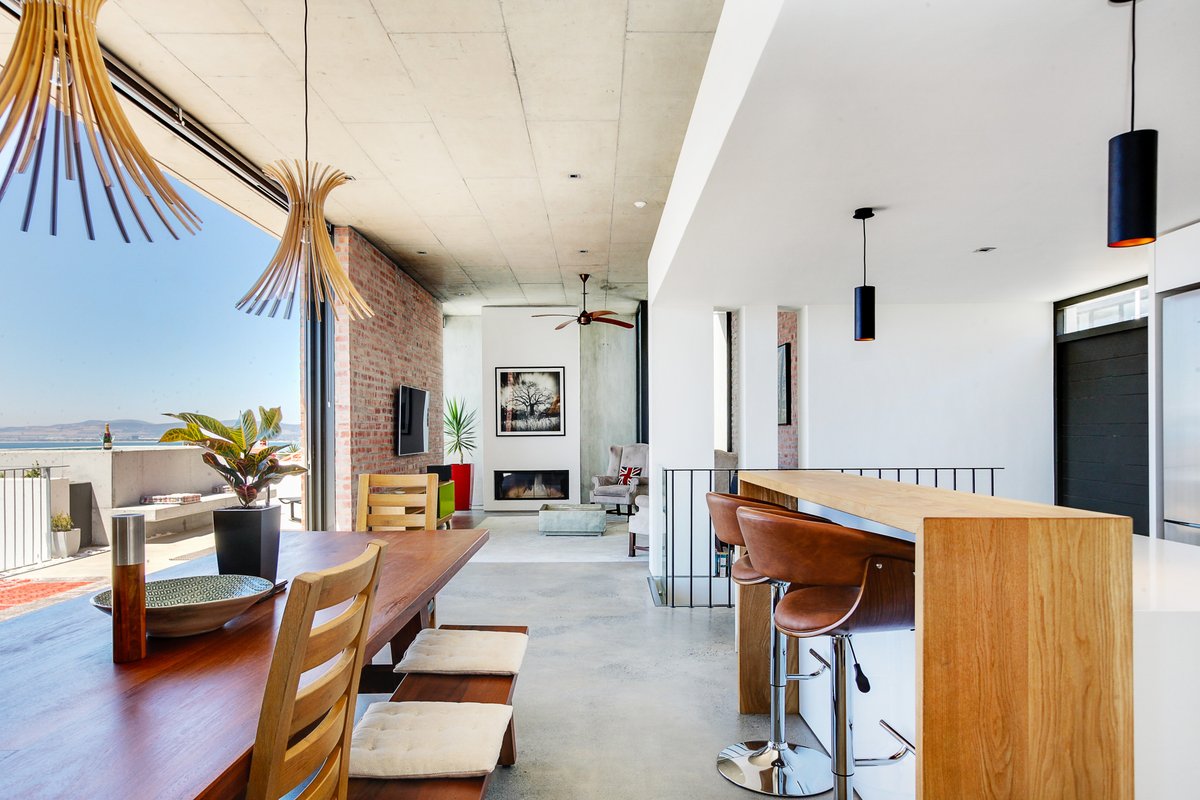 Backup-Powered Upper Green Point Luxury Villa