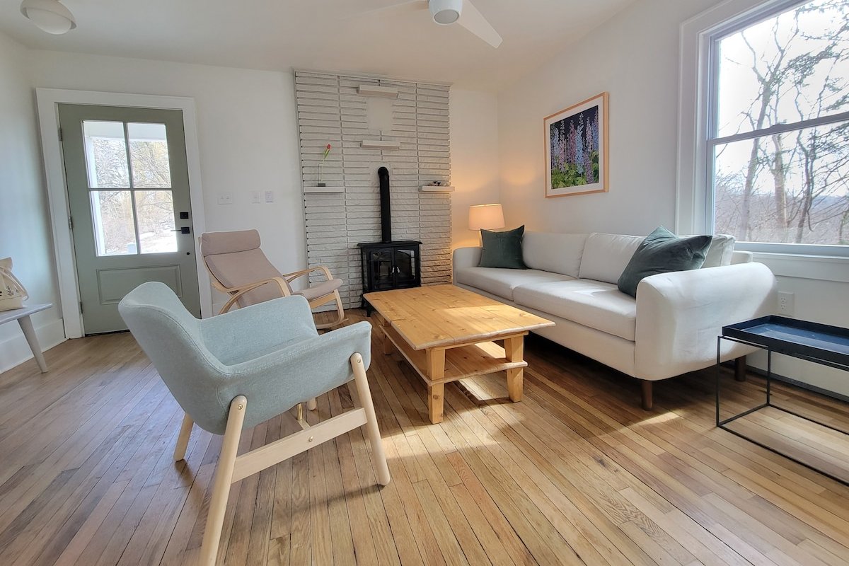 Modern Cottage-Perfect for Families! gallery image 4