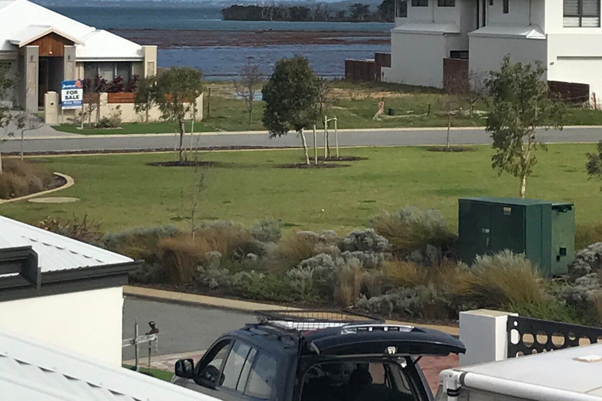 LUXURY 2 STORY CANAL PARADISE WITH PRIVATE JETTY gallery image 5