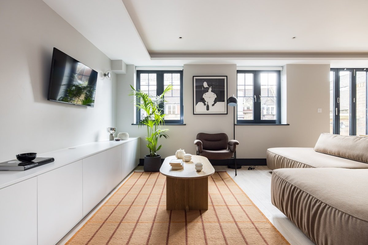 Covent Garden 3BR Duplex – Netflix & Nespresso gallery image 2