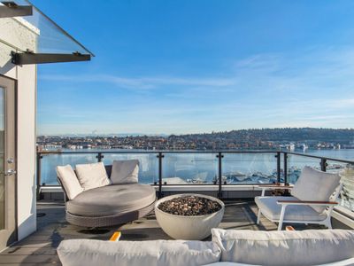 Stunning Queen Anne Hill Haven-Rooftop Lake Views!