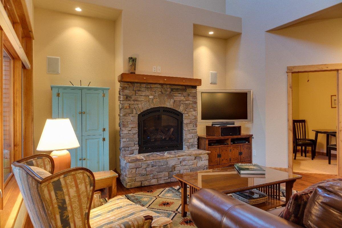 Blue Pine Cone-Modern Townhome Close to Bozeman an gallery image 5