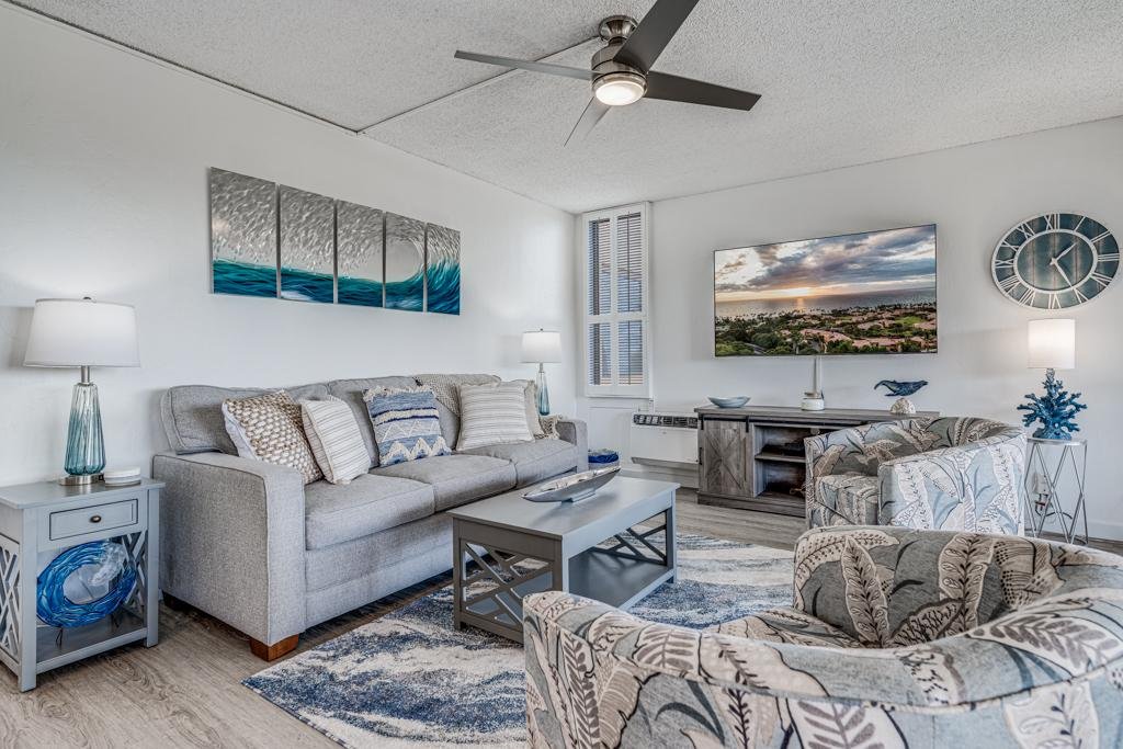 Gorgeous Expansive Condo in Wailea with HUGE Lanai gallery image 3