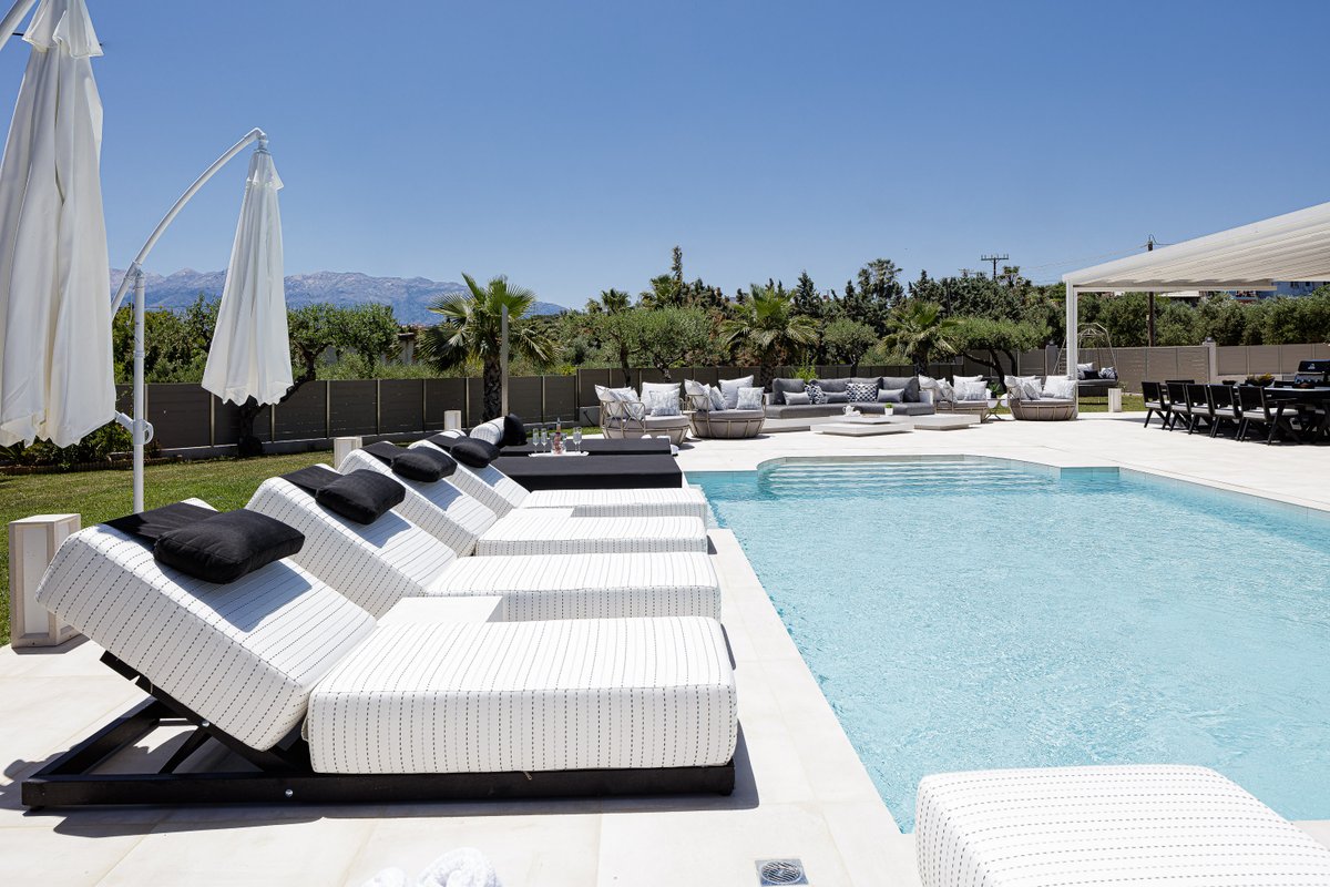 Villa with spa – playroom, 100m from sandy beach