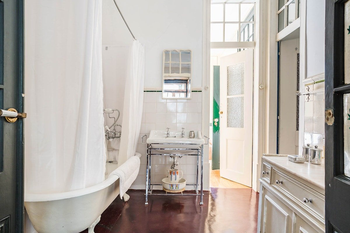 Authentic apartment with great terrace, Alfama gallery image 5