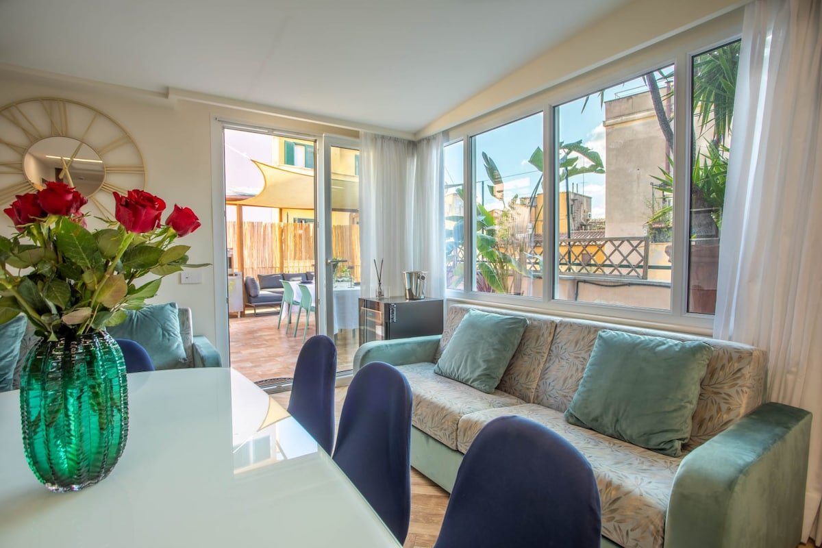 Trevi Fountain Luxury Penthouse with Terrace gallery image 3