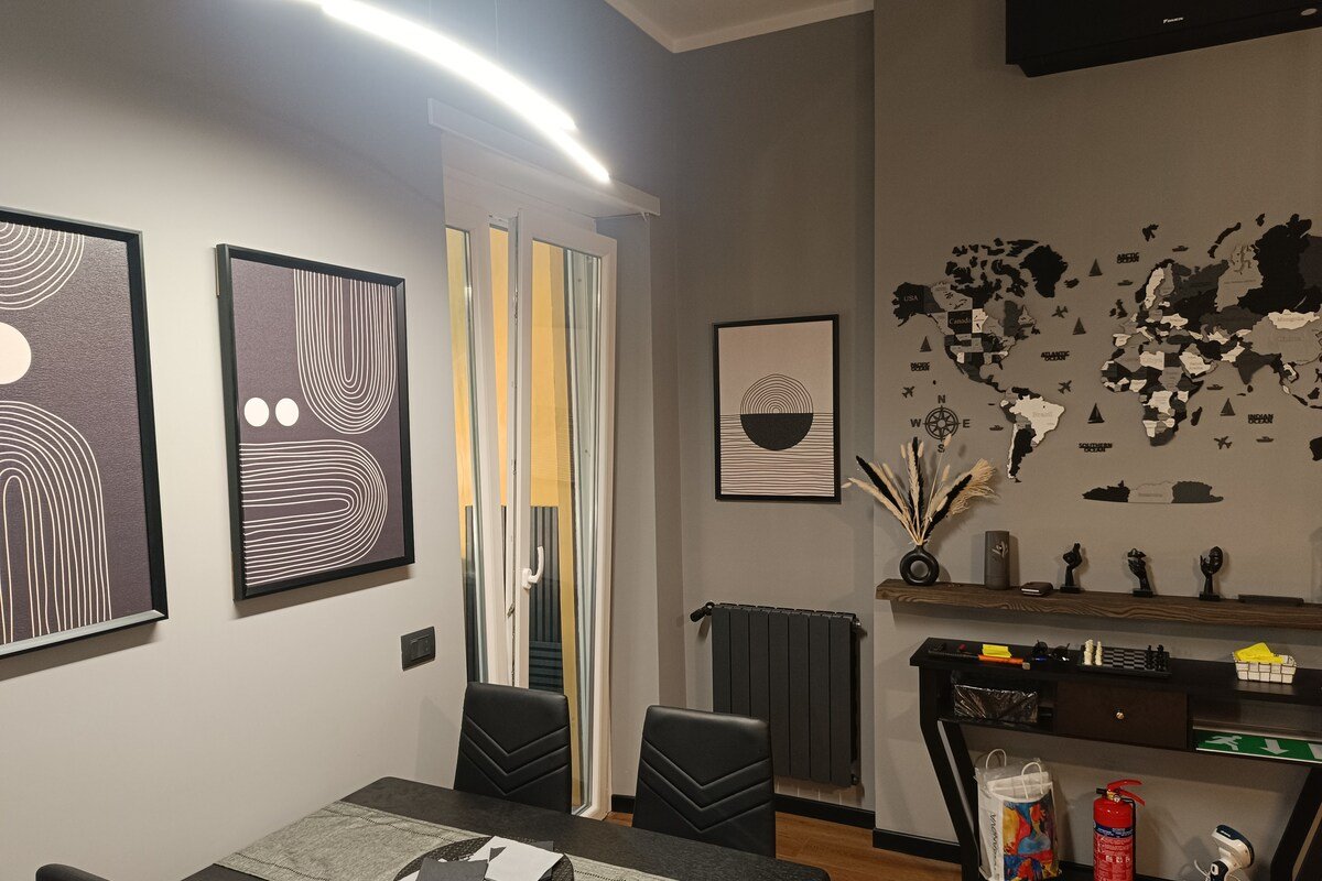 Trastevere Noir – Elegant Designed Apartment gallery image 3