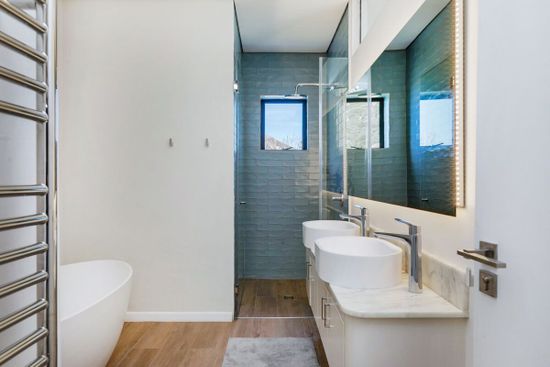 Photo 4 of Whale Rock accommodation in Llandudno, Cape Town with 5 bedrooms and 4 bathrooms