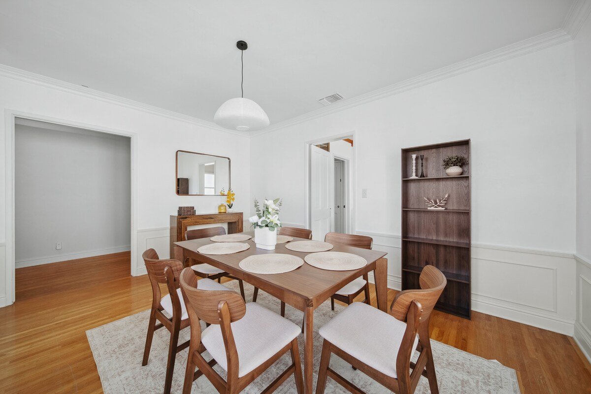 Chic 4BR Near UCLA – Prime Spot! gallery image 3