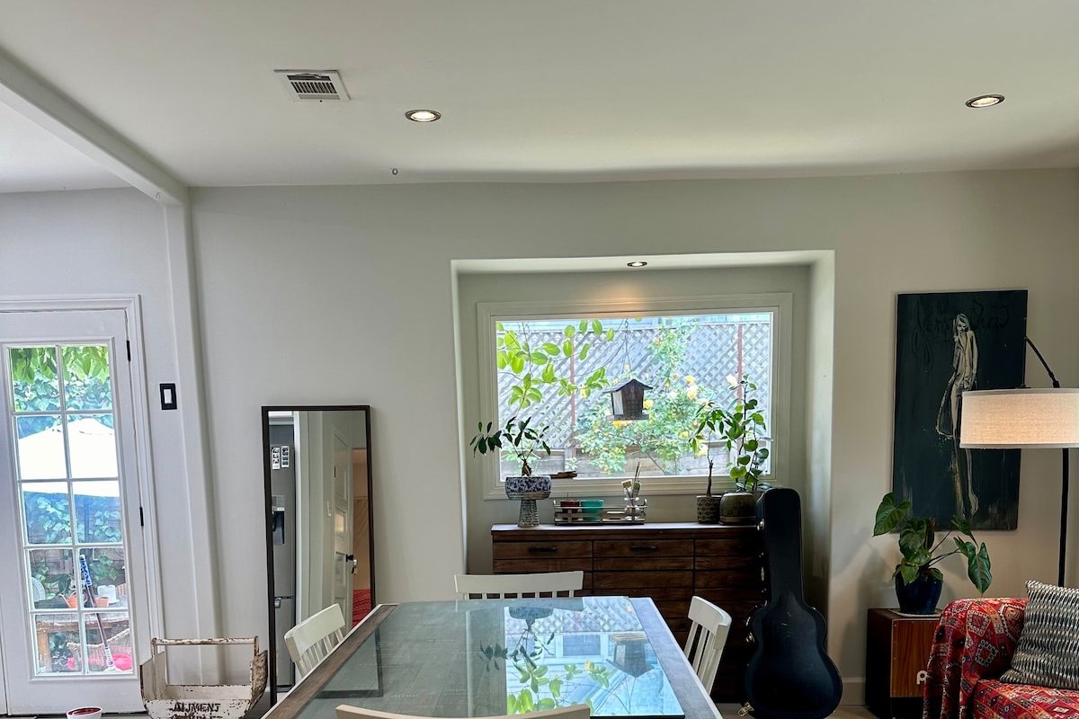 Oasis in Hollywood with parking gallery image 4