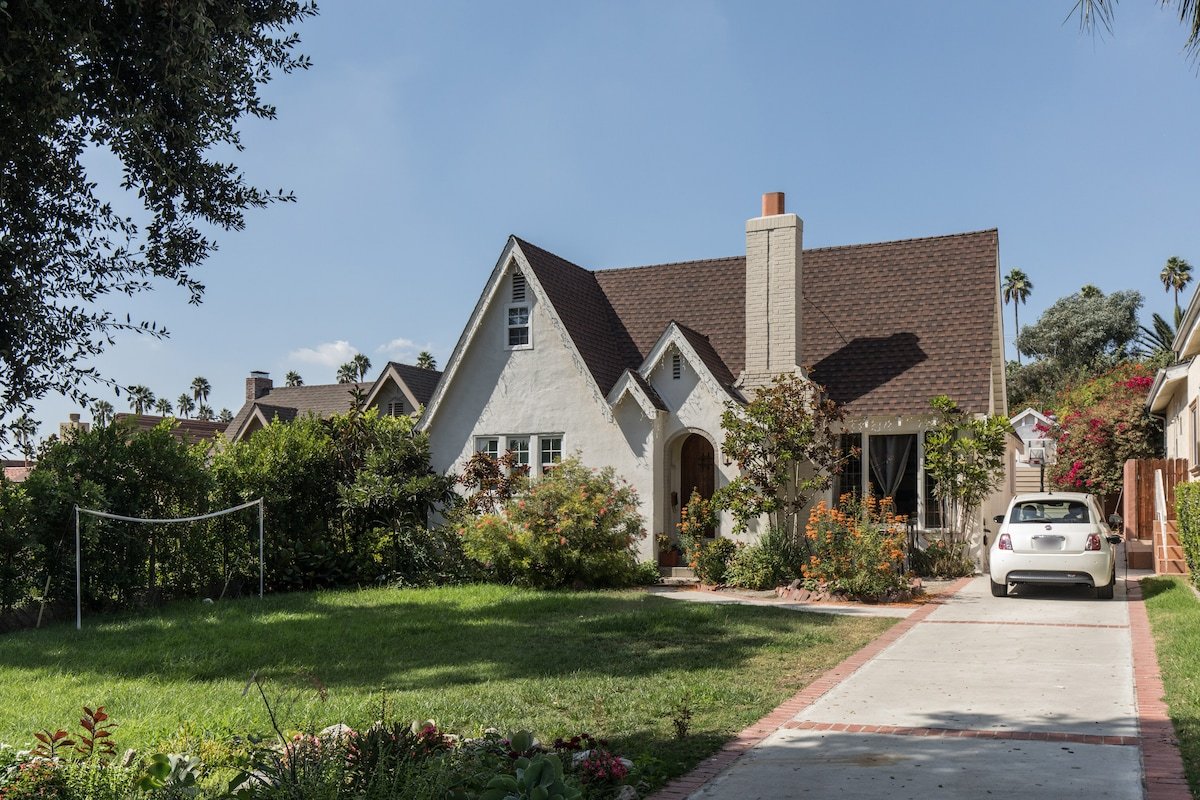 Artistic House in Upscale Neighborhood of Glendale gallery image 3