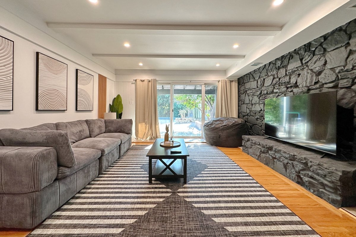 Spacious 6BR Poolside Paradise – LOU1 – UC gallery image 2