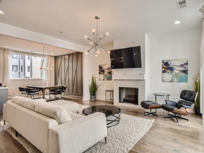 Gulch Walkable 3BR w/ Roof Deck & Skyline View