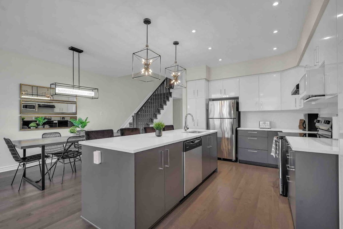 Luxury Modern Home in Ottawa! gallery image 5