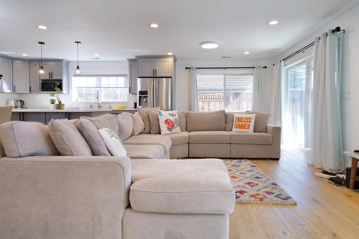 Beauty House near Apple Googl Harker Netflix gallery image 4