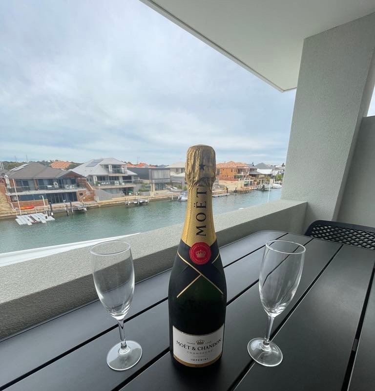 Sugar Sunsets (on the canal) gallery image 5